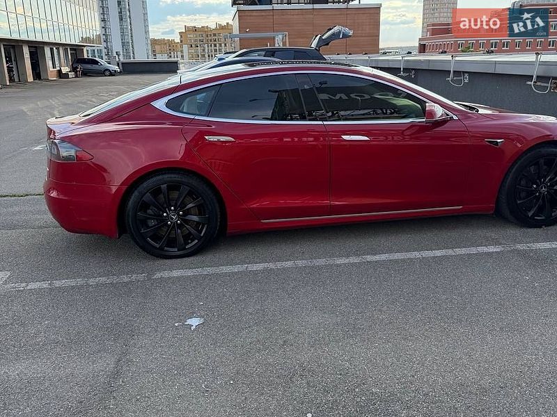 Лифтбек Tesla Model S 2018 в Киеве