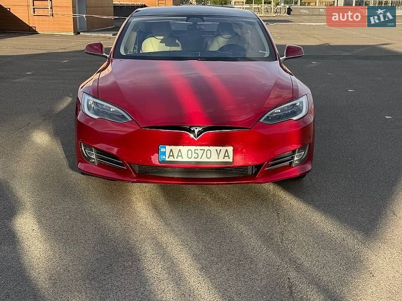 Лифтбек Tesla Model S 2018 в Киеве