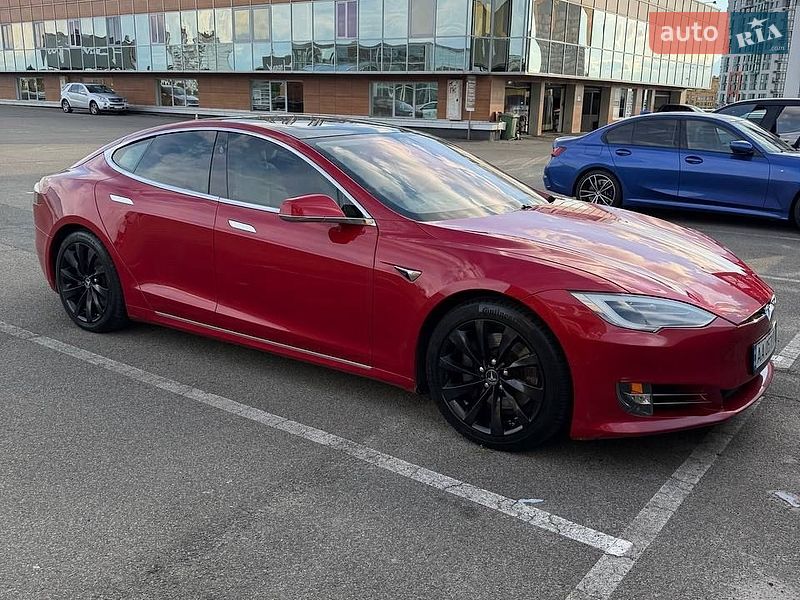 Лифтбек Tesla Model S 2018 в Киеве
