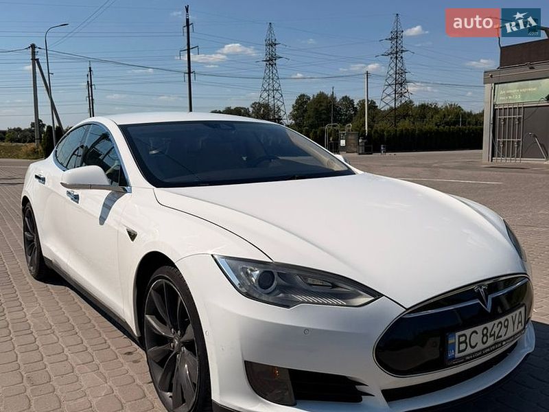 Лифтбек Tesla Model S 2015 в Львове фото Лифтбек Tesla Model S 2015 в Львове
