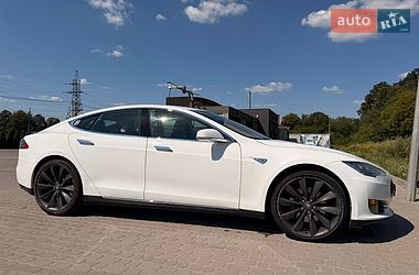 Лифтбек Tesla Model S 2015 в Львове фото 3 Лифтбек Tesla Model S 2015 в Львове