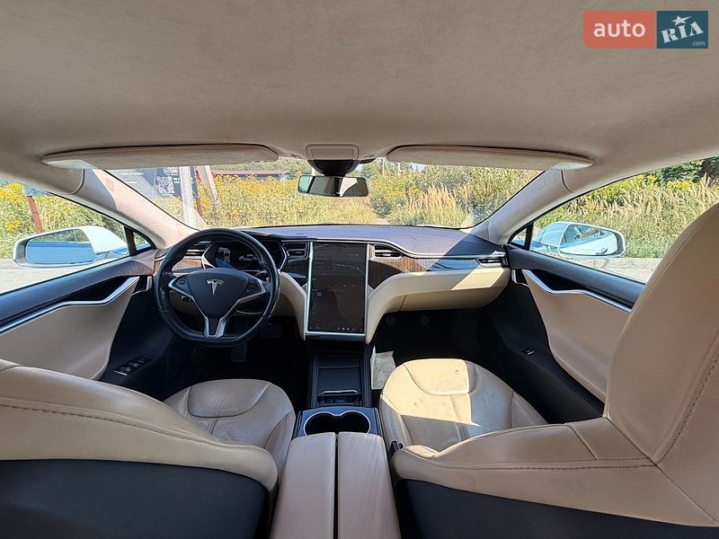 Лифтбек Tesla Model S 2015 в Львове фото 13 Лифтбек Tesla Model S 2015 в Львове