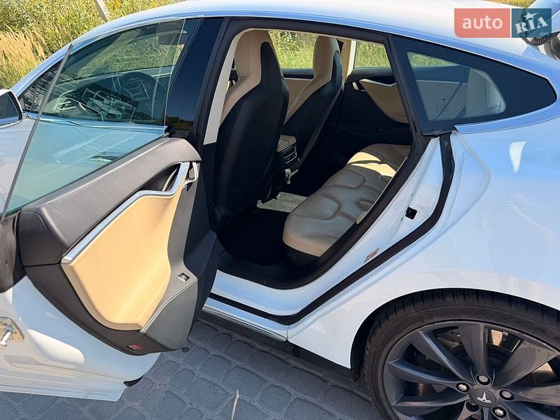 Лифтбек Tesla Model S 2015 в Львове фото 14 Лифтбек Tesla Model S 2015 в Львове