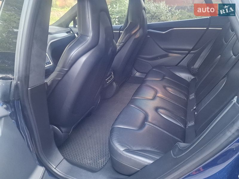 Лифтбек Tesla Model S 2015 в Киеве