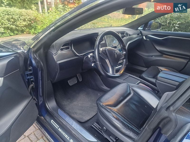 Лифтбек Tesla Model S 2015 в Киеве