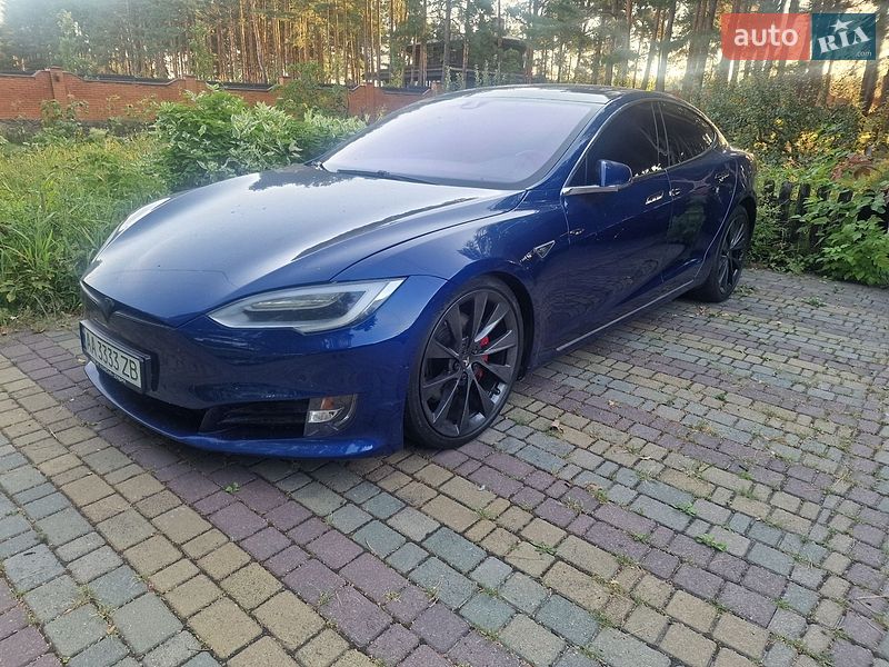 Лифтбек Tesla Model S 2015 в Киеве