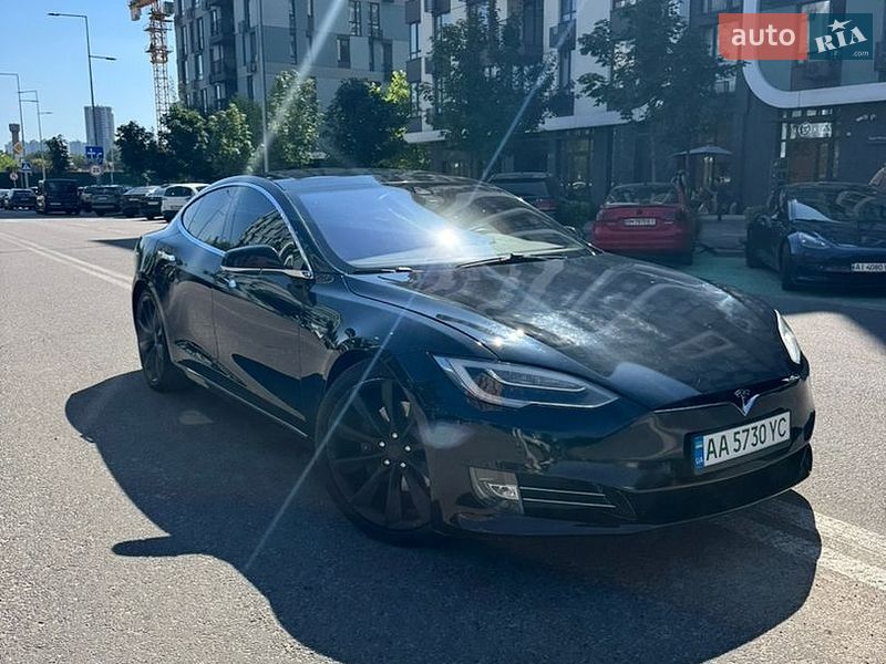 Ліфтбек Tesla Model S 2016 в Києві