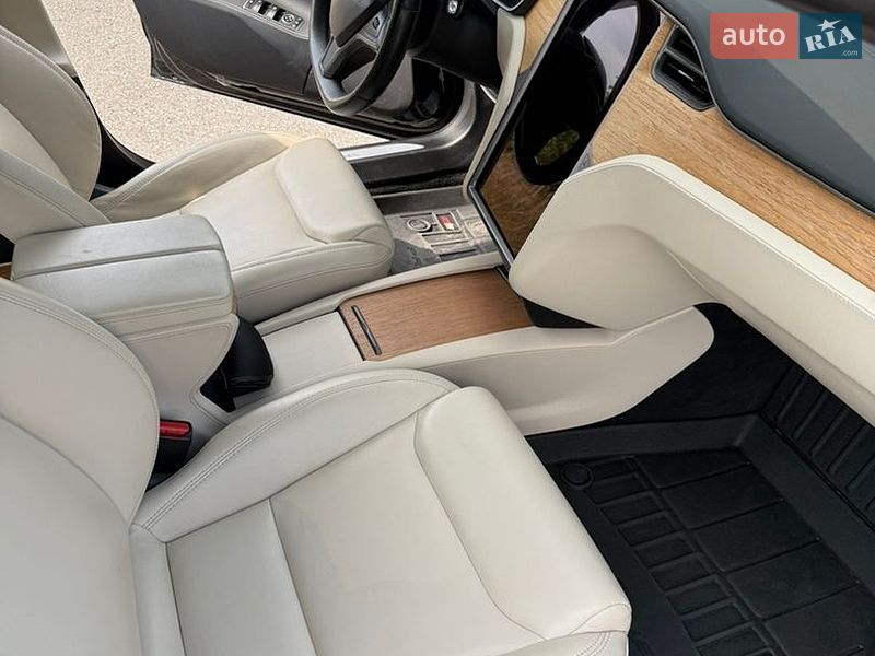 Лифтбек Tesla Model S 2020 в Тернополе