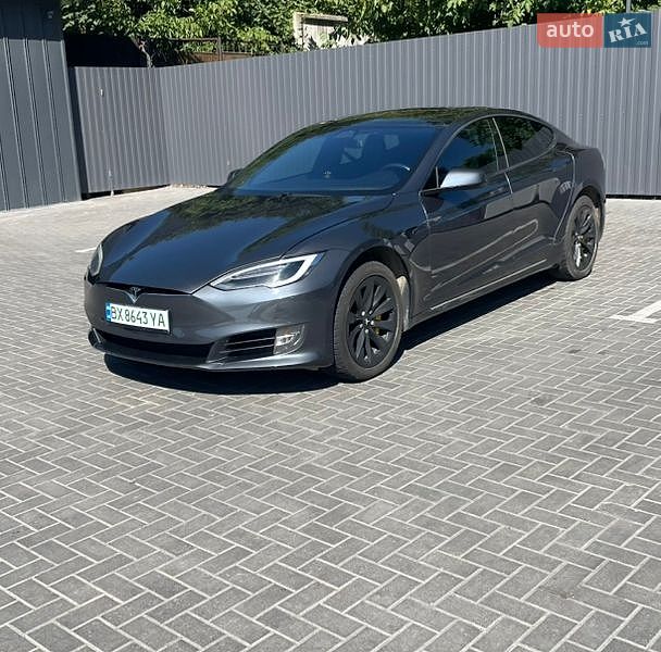 Лифтбек Tesla Model S 2017 в Каменец-Подольском