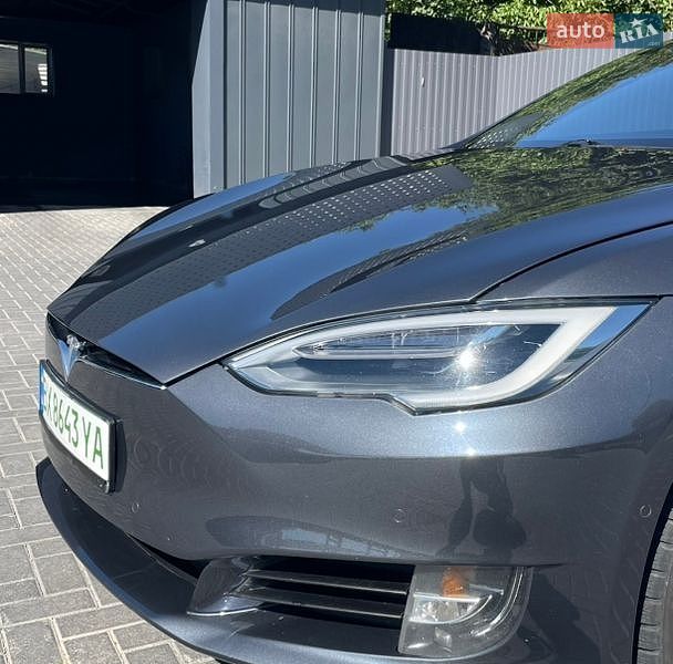 Лифтбек Tesla Model S 2017 в Каменец-Подольском