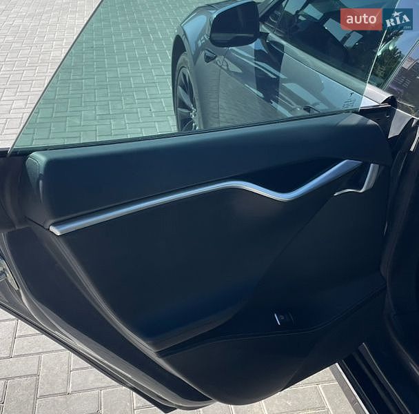 Лифтбек Tesla Model S 2017 в Каменец-Подольском