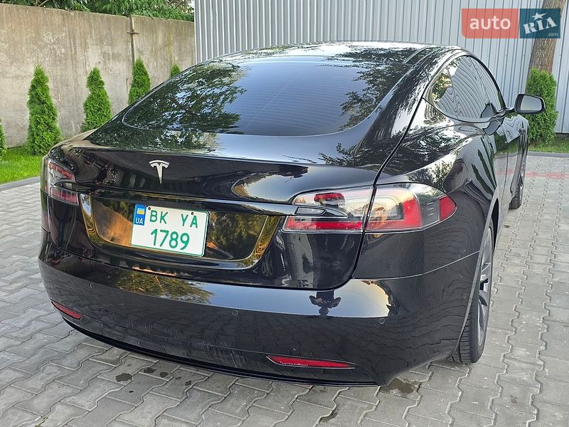 Ліфтбек Tesla Model S 2018 в Костопілі