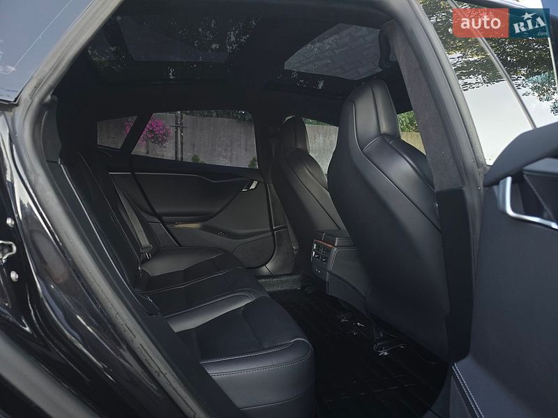 Ліфтбек Tesla Model S 2018 в Костопілі