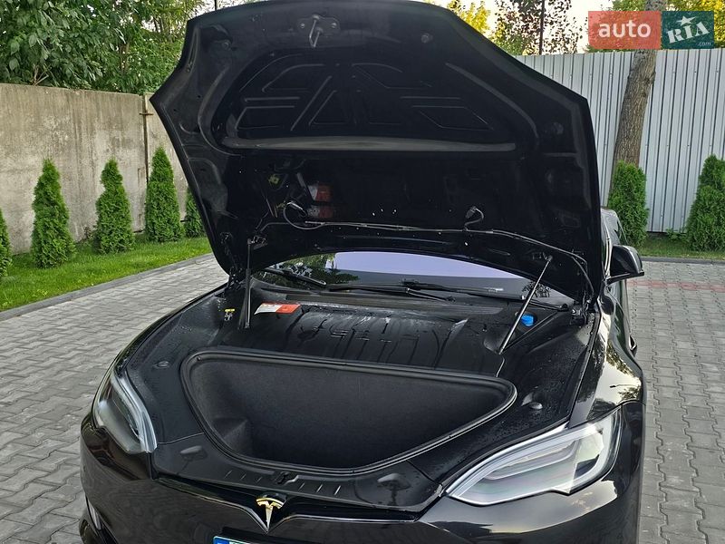 Ліфтбек Tesla Model S 2018 в Костопілі