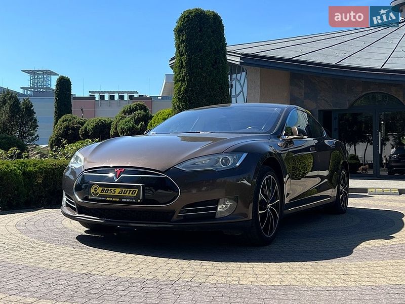 Лифтбек Tesla Model S 2014 в Львове