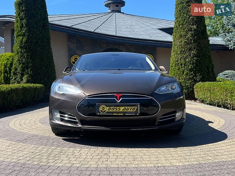 Ліфтбек Tesla Model S 2014 в Львові