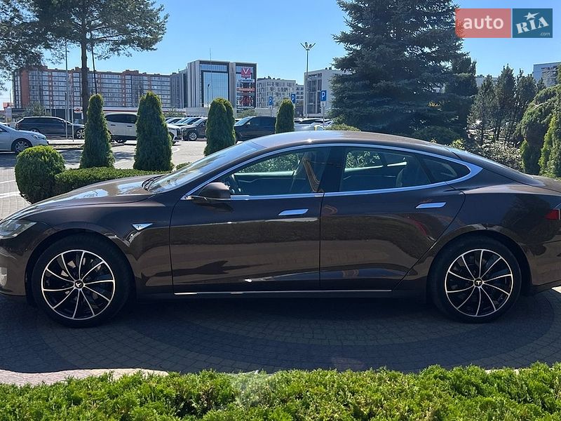 Лифтбек Tesla Model S 2014 в Львове