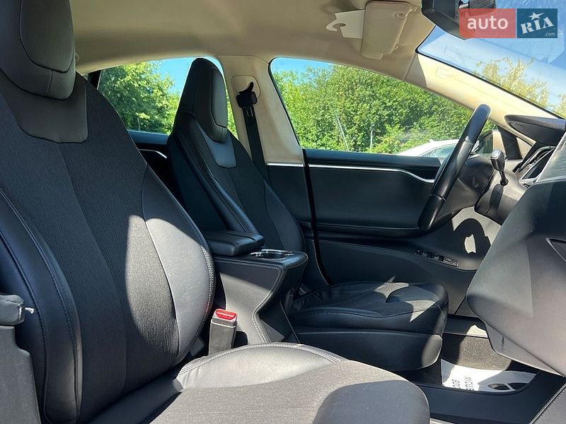 Лифтбек Tesla Model S 2014 в Львове