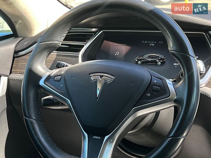 Лифтбек Tesla Model S 2014 в Львове