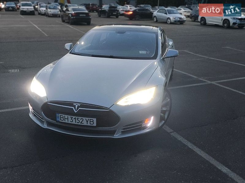 Tesla Model S 2012