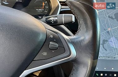 Лифтбек Tesla Model S 2016 в Киеве