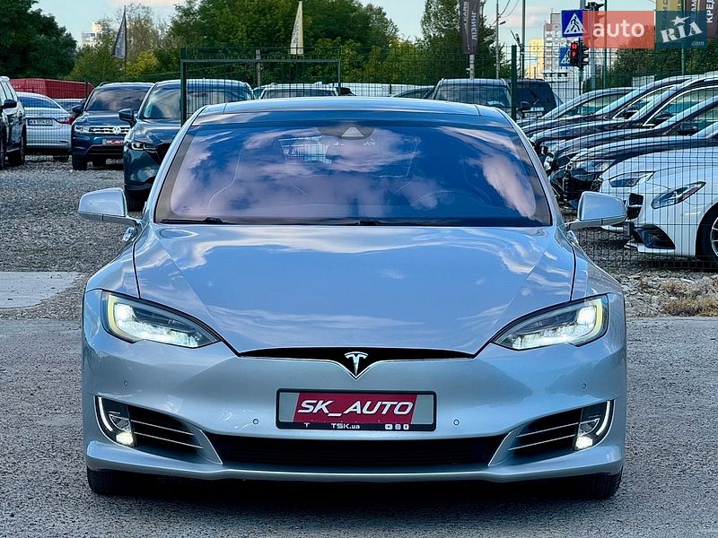 Лифтбек Tesla Model S 2016 в Киеве