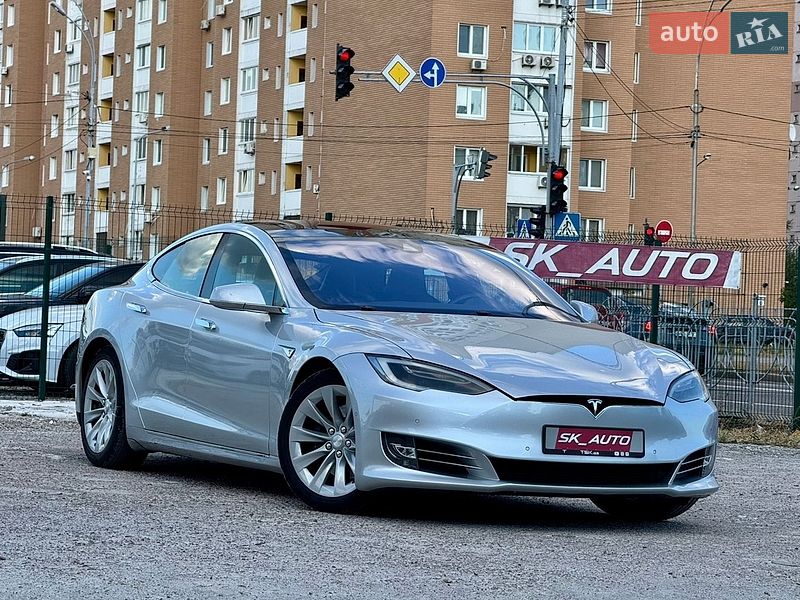 Лифтбек Tesla Model S 2016 в Киеве