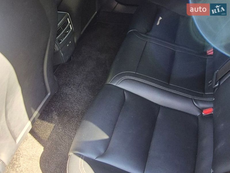 Лифтбек Tesla Model S 2020 в Березане