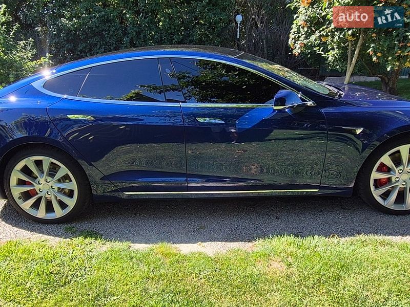 Tesla Model S 2020