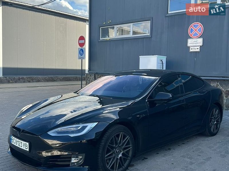 Лифтбек Tesla Model S 2019 в Стрые