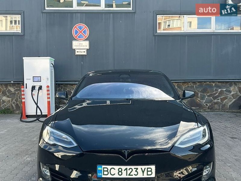 Лифтбек Tesla Model S 2019 в Стрые