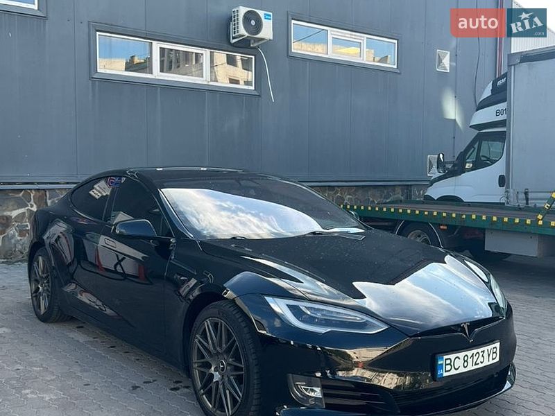 Лифтбек Tesla Model S 2019 в Стрые