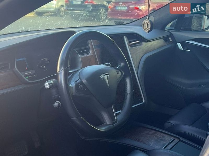 Лифтбек Tesla Model S 2019 в Стрые