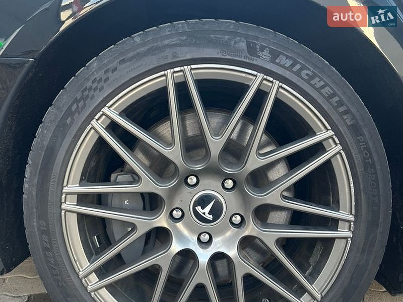 Лифтбек Tesla Model S 2019 в Стрые