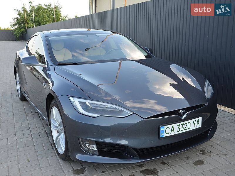 Ліфтбек Tesla Model S 2016 в Черкасах