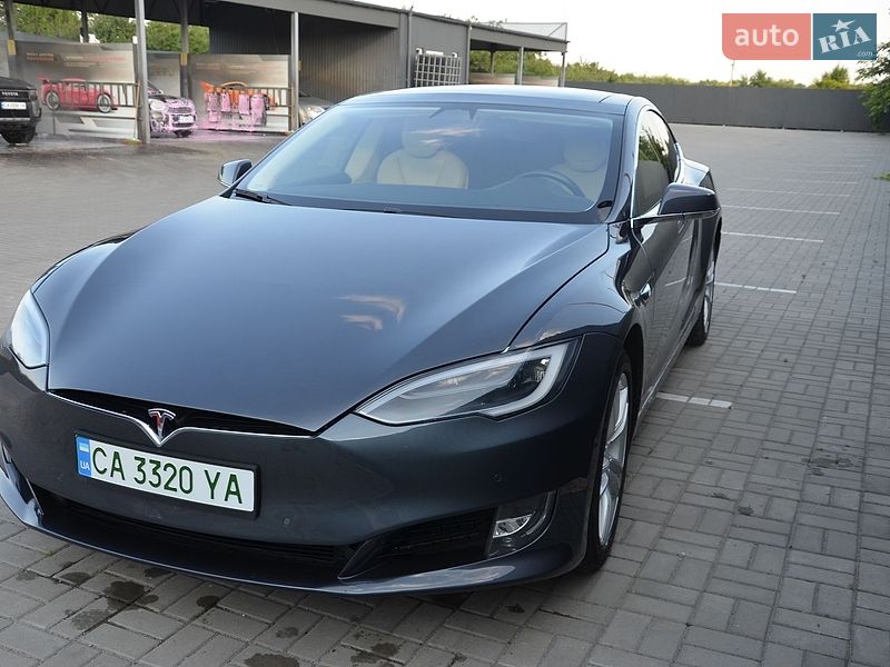 Ліфтбек Tesla Model S 2016 в Черкасах