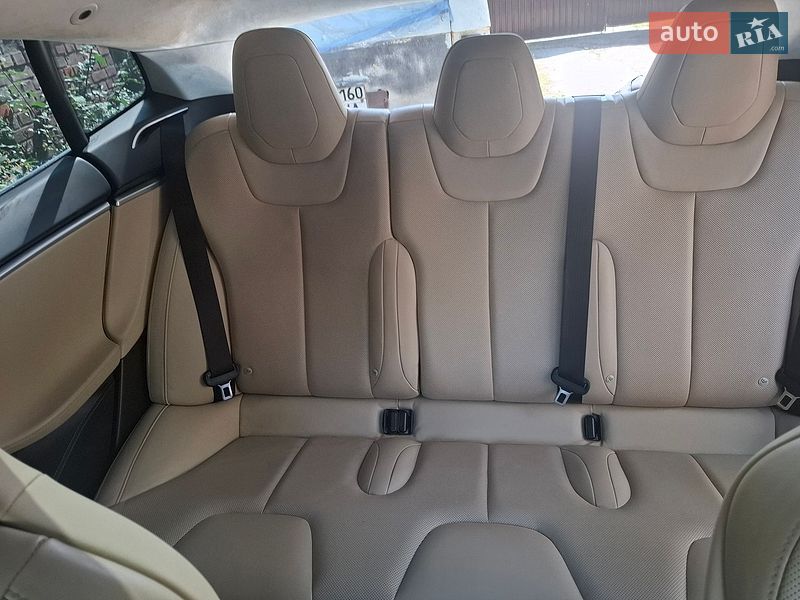 Ліфтбек Tesla Model S 2016 в Черкасах