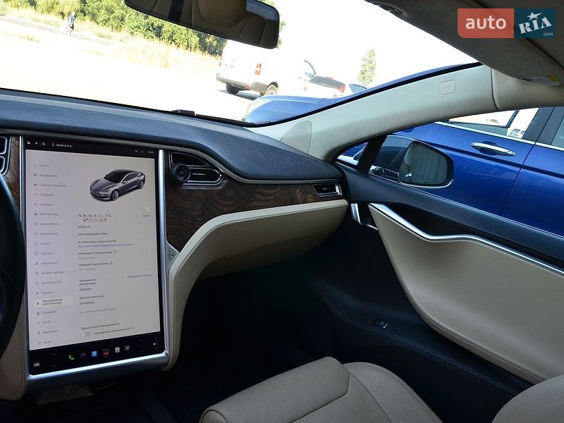 Ліфтбек Tesla Model S 2016 в Черкасах