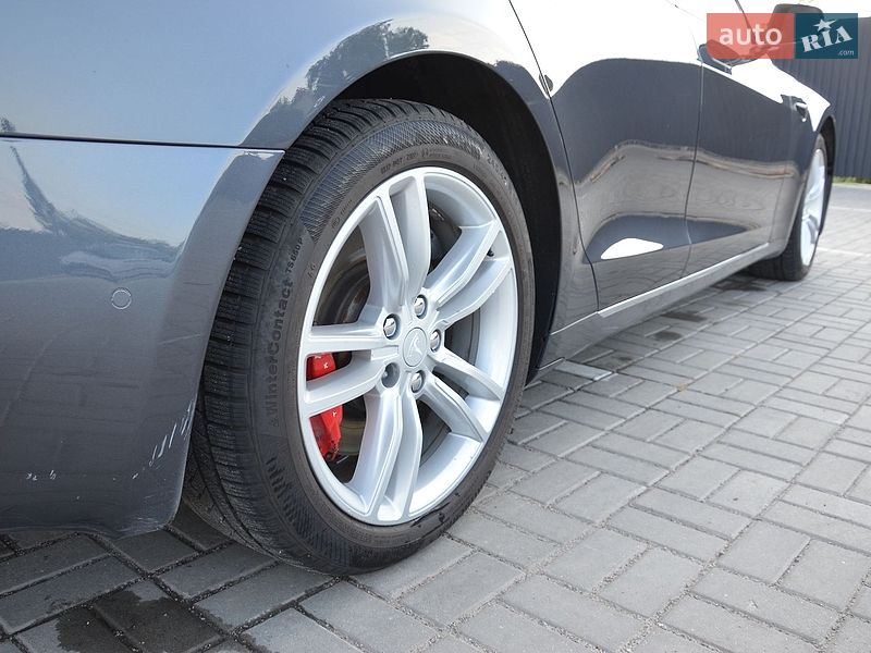 Ліфтбек Tesla Model S 2016 в Черкасах