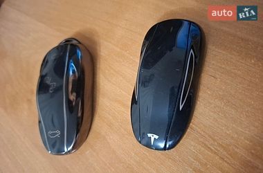 Ліфтбек Tesla Model S 2016 в Черкасах