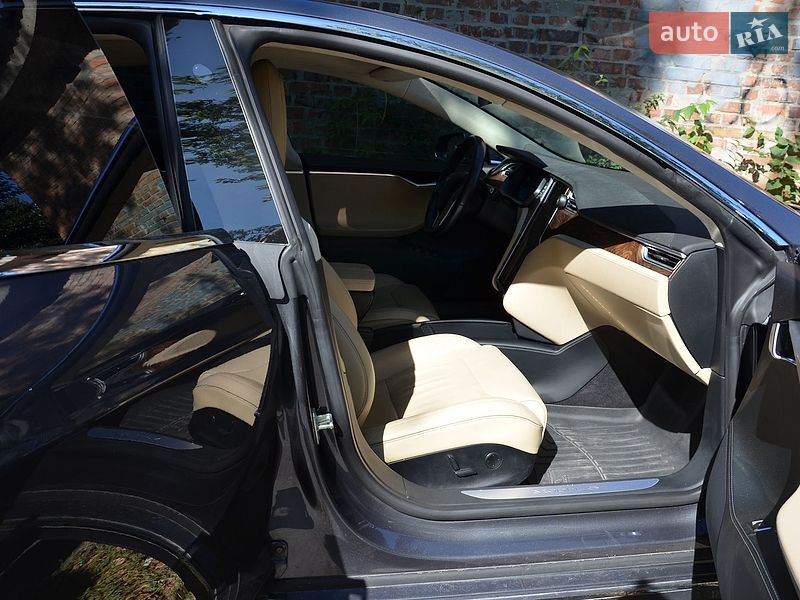 Ліфтбек Tesla Model S 2016 в Черкасах