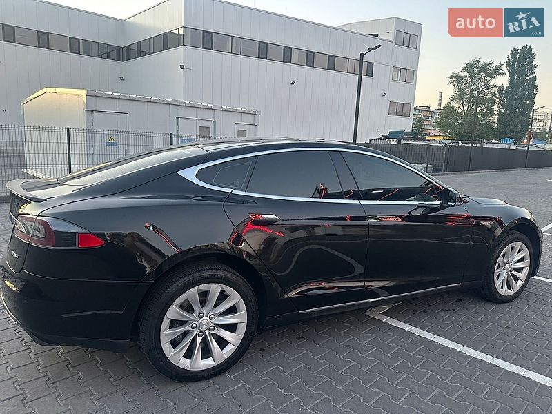 Лифтбек Tesla Model S 2014 в Киеве
