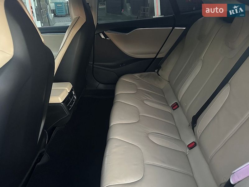 Лифтбек Tesla Model S 2014 в Киеве