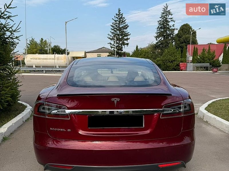 Лифтбек Tesla Model S 2013 в Коростышеве