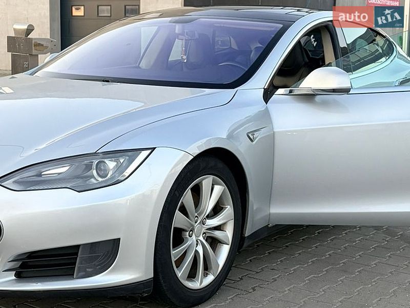 Лифтбек Tesla Model S 2013 в Киеве фото 4 Лифтбек Tesla Model S 2013 в Киеве