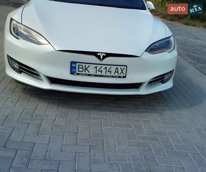 Лифтбек Tesla Model S 2018 в Ровно