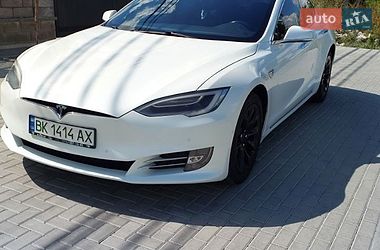 Лифтбек Tesla Model S 2018 в Ровно