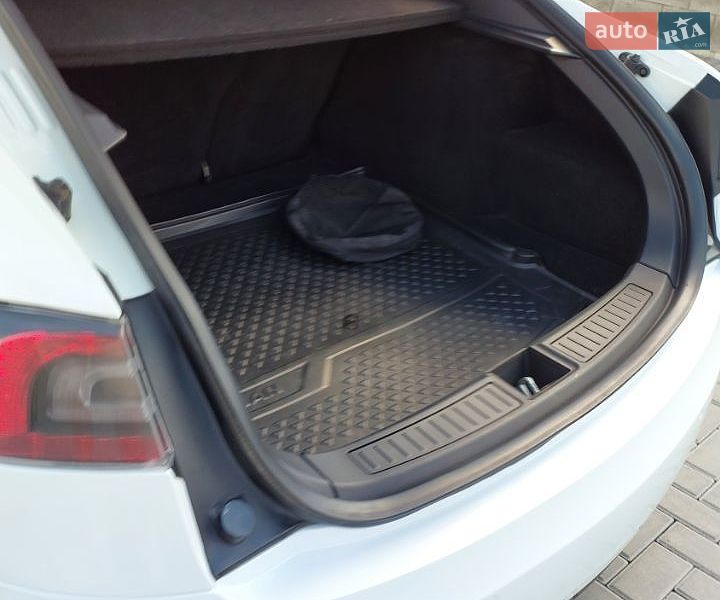 Лифтбек Tesla Model S 2018 в Ровно
