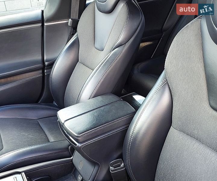 Лифтбек Tesla Model S 2018 в Ровно