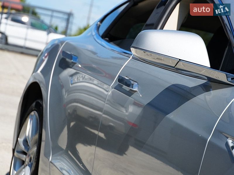 Лифтбек Tesla Model S 2014 в Дрогобыче фото 38 Лифтбек Tesla Model S 2014 в Дрогобыче